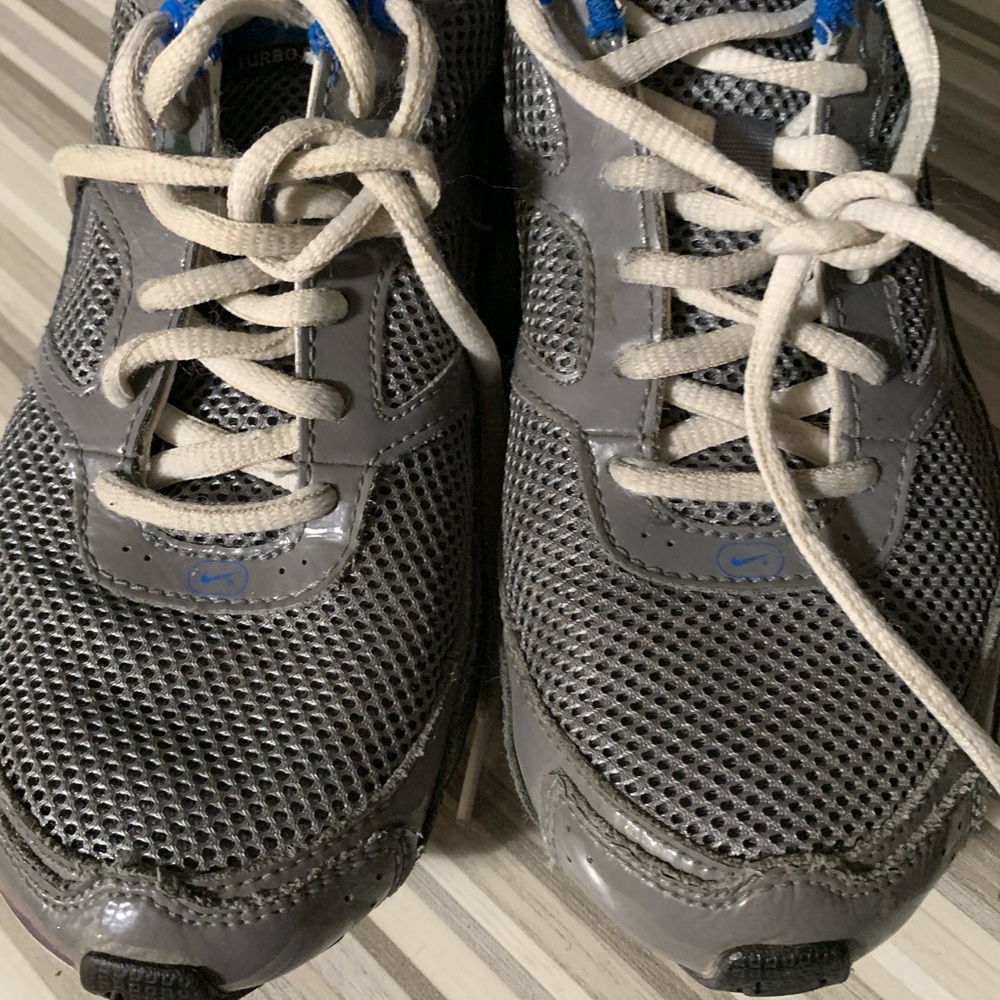 Boys Nike shox sz 6